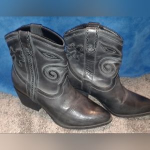 Carlos Santana Leather Ankle Boot